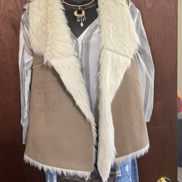 Shearling vest - Picture 3 of 5
